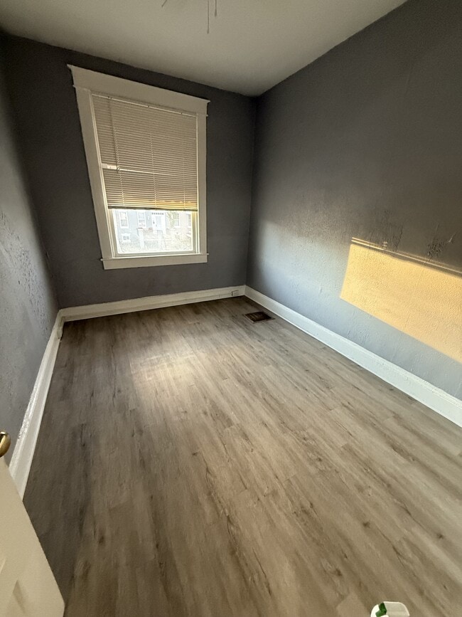 Building Photo - 501 Lyndhurst St