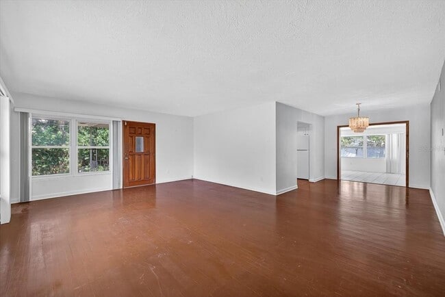 Building Photo - 215 Edgewater Dr