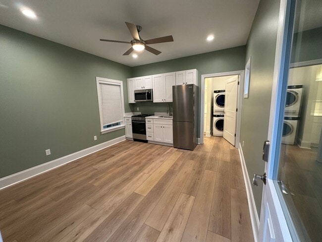 Building Photo - Cozy Studio in Heart of Port Royal Available