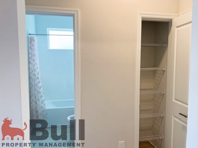 Building Photo - 1980 GOBLET COVE St