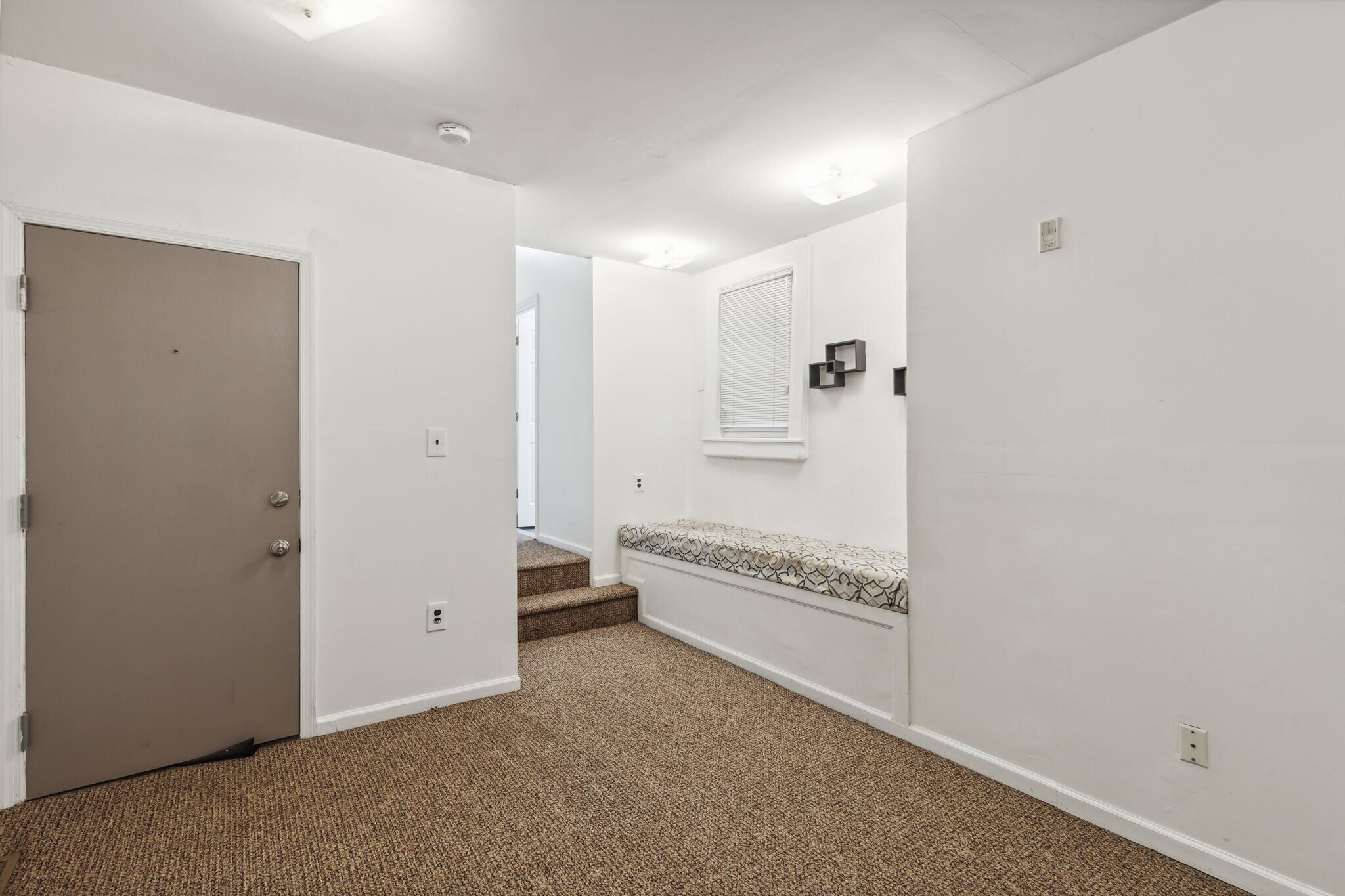 Building Photo - 1808 W Diamond St