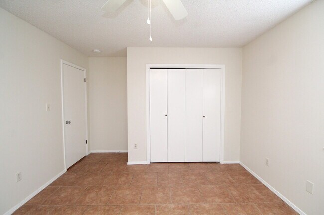 Building Photo - Spacious 2-Bed, 1-Bath Gulf Breeze Duplex Just Past the National Seashore with Updated Kitchen, F...