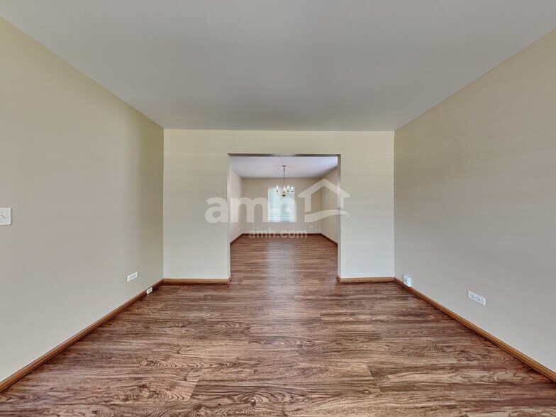 Building Photo - 2707 Steamboat Cir