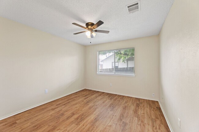 Building Photo - 1901 Prairie Knoll Ct