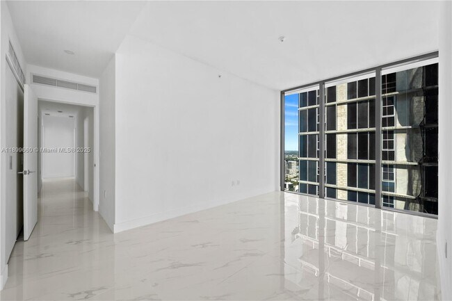 Building Photo - 700 NE 24th St