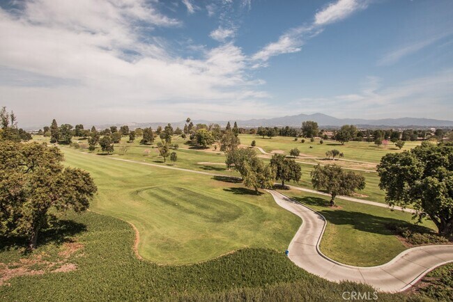 Building Photo - 5500 Paseo Del Lago W