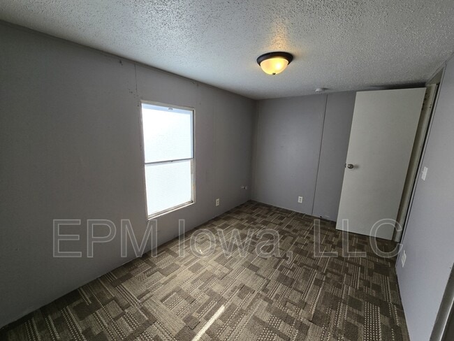 Building Photo - 700 W Ridgeway Ave