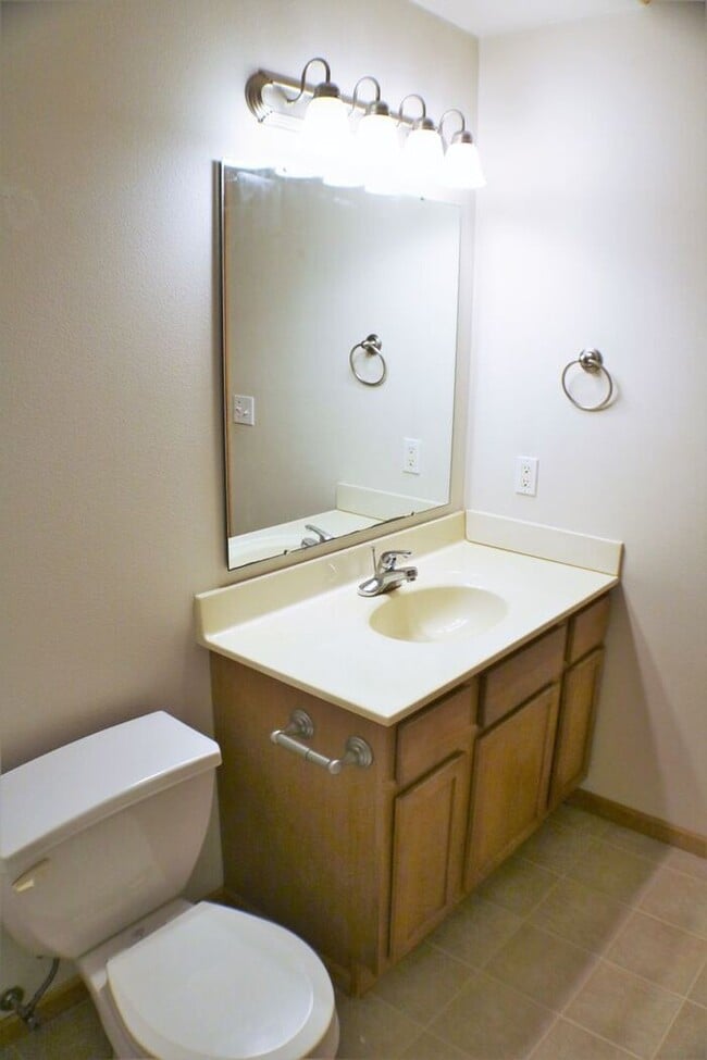 Building Photo - $1,225 | 2 Bedroom, 2 Bathroom Condo | Pet Negotiable | Sublease* | Available for June 1st, 2026 ...