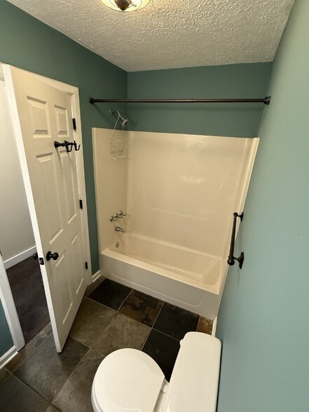 Building Photo - 1738 E 71st St