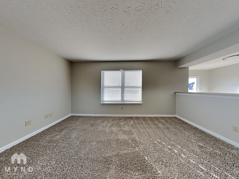 Building Photo - 2352 Rosewood Dr