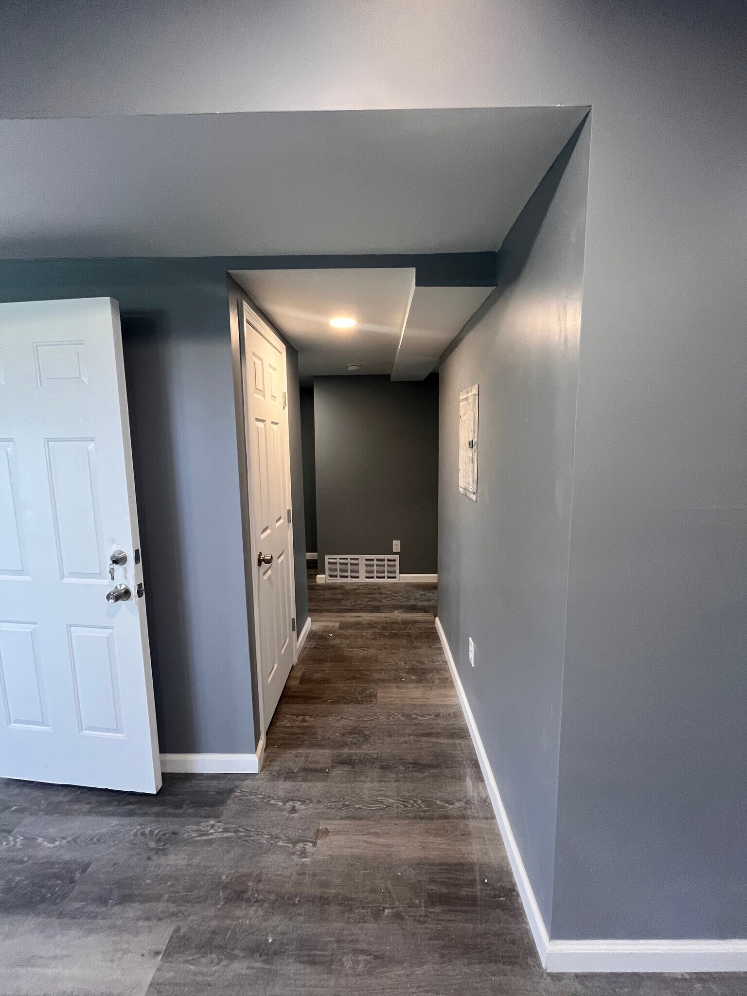 Building Photo - 5564 Hebert St