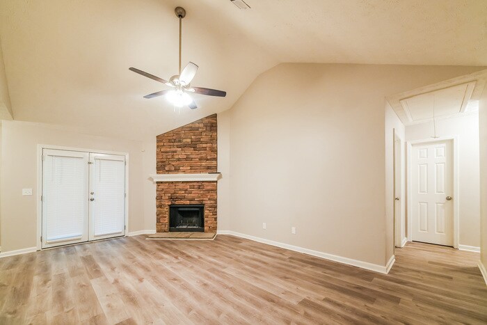 Building Photo - 329 Hillcrest Ln