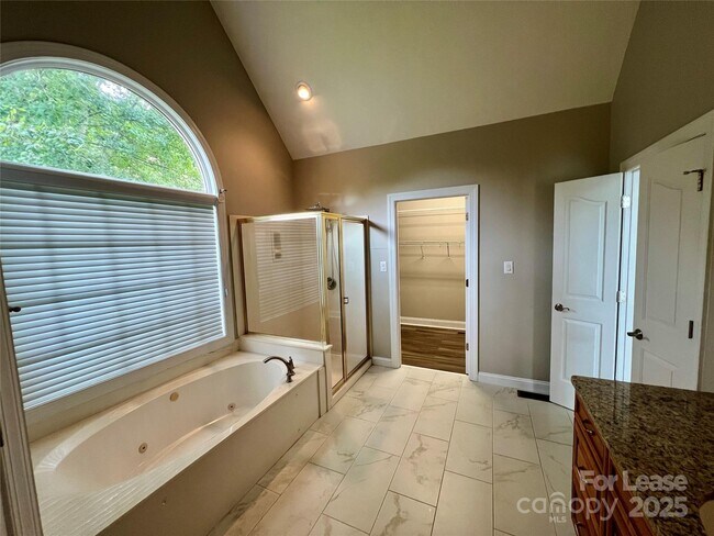 Building Photo - 4432 Shannamara Dr