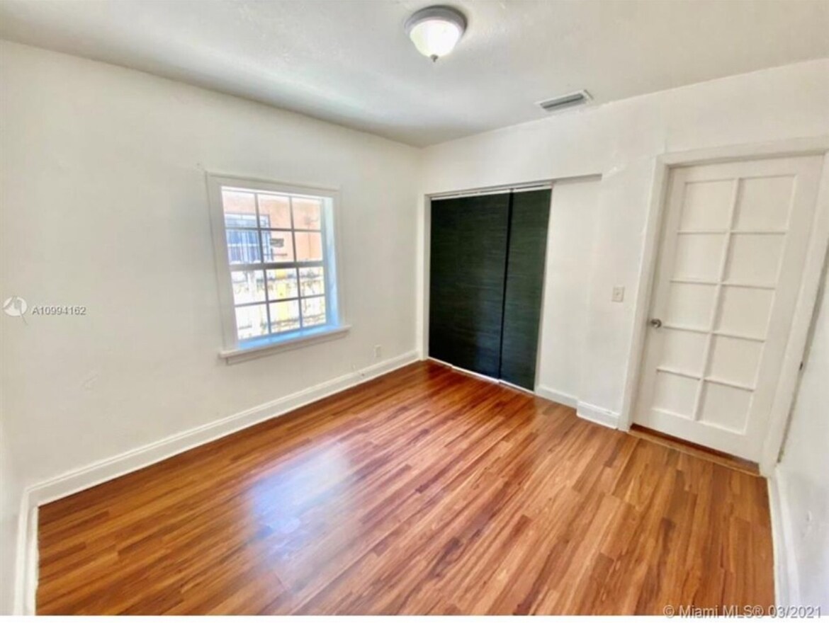 Building Photo - 12780 Westview Dr