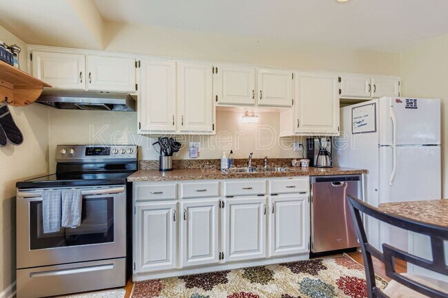 Building Photo - 2796 S Quay Way
