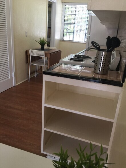 Building Photo - 2821 SW 1st Ave