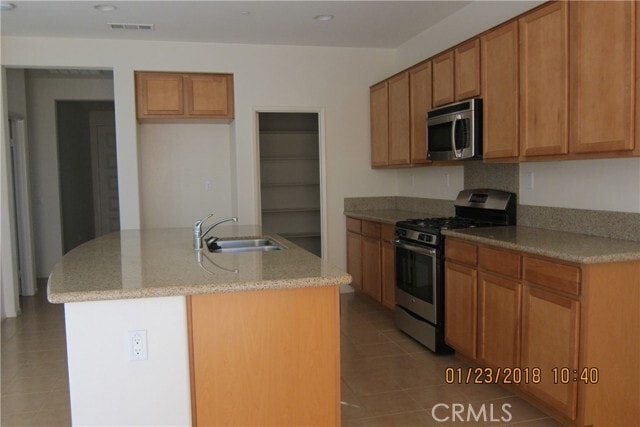 Building Photo - 38209 Divot Dr