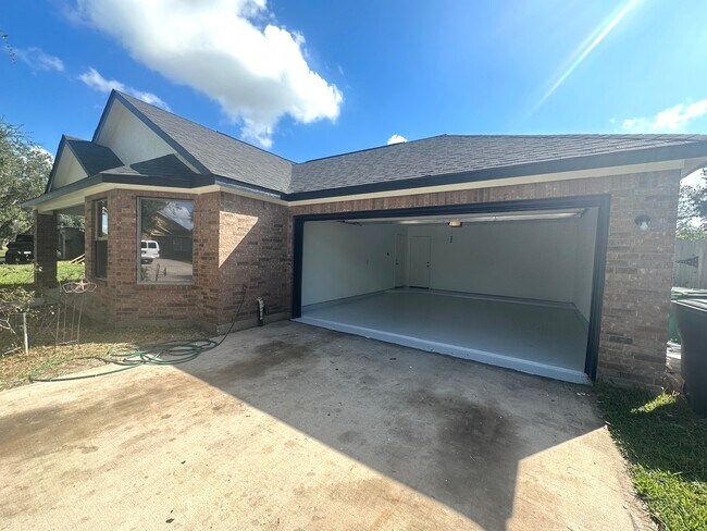 Building Photo - 15007 Jerek Dr