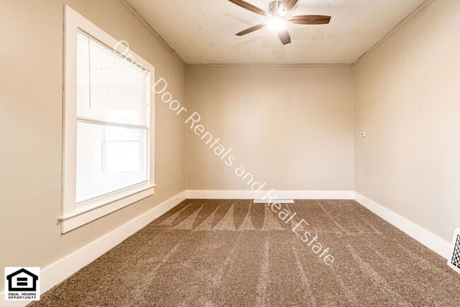 Building Photo - 1409 W King St