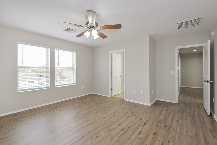 Building Photo - 4901 W Calle Don Alfonso
