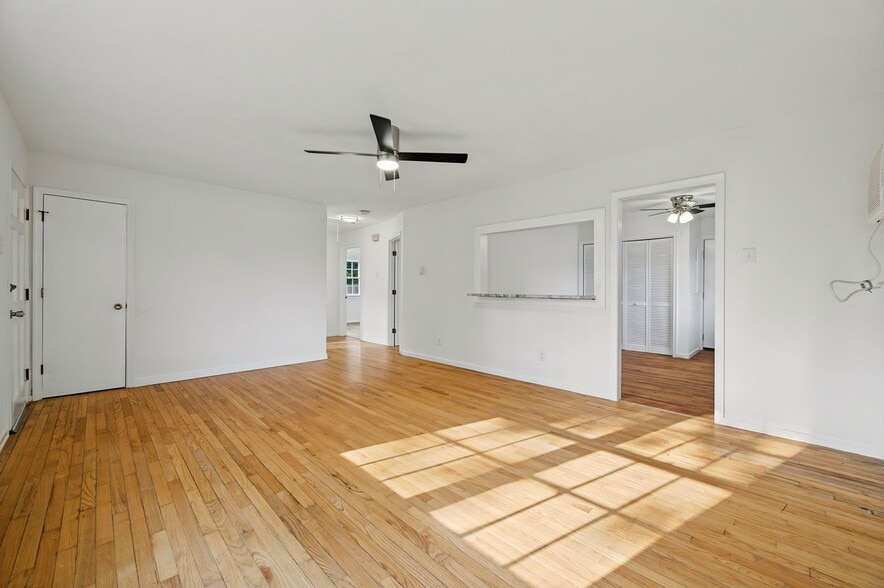 Building Photo - 300 Marlin Dr
