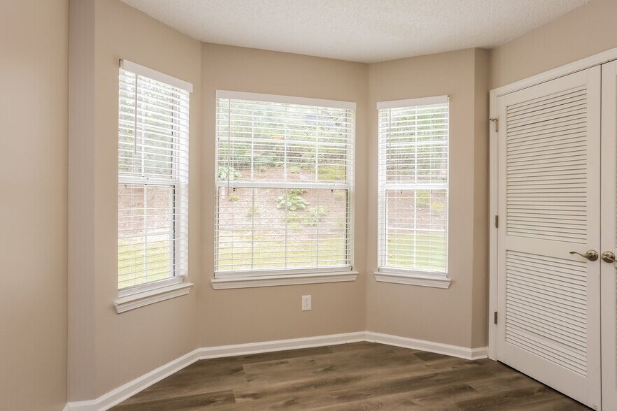 Building Photo - 5357 Knights Landing
