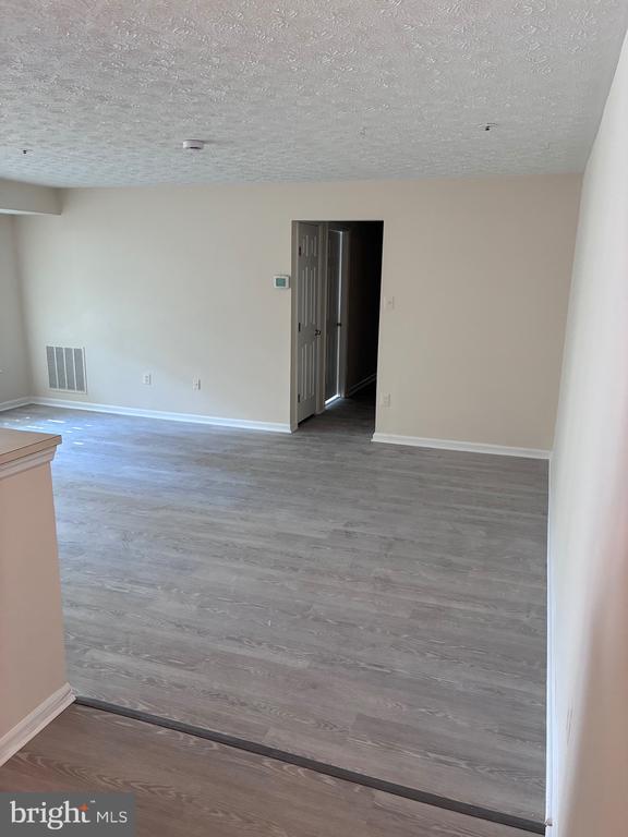 Primary Photo - 1412 Greenbriar Cir