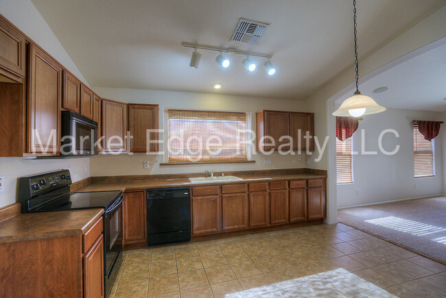 Building Photo - 3Bed/2Bath at Bell and Sarival! $399 MOVE-...