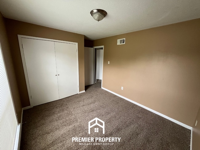 Building Photo - Spacious 4BR/2BA Whitehaven Home | 1,701 Sq Ft, Brick Fireplace & Quiet Cove