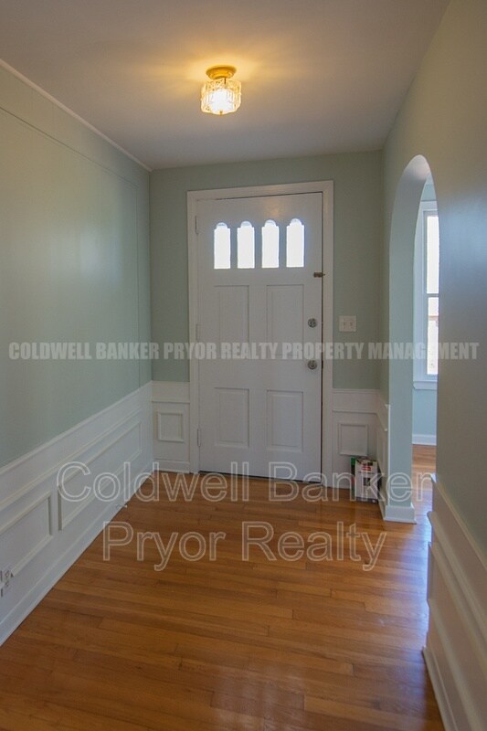 Building Photo - 323 Walsh Rd