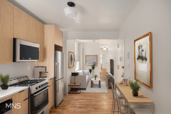 Primary Photo - 260 West 16th Street