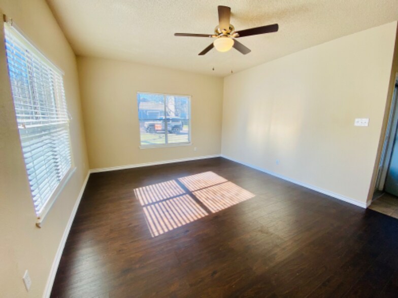 Building Photo - 103 Hughson Ct