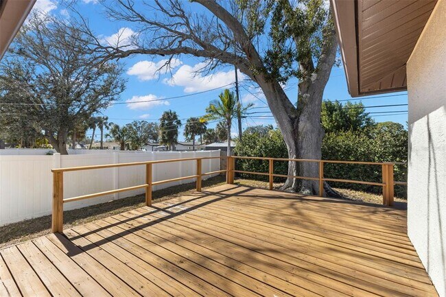 Building Photo - 4426 Helena St NE