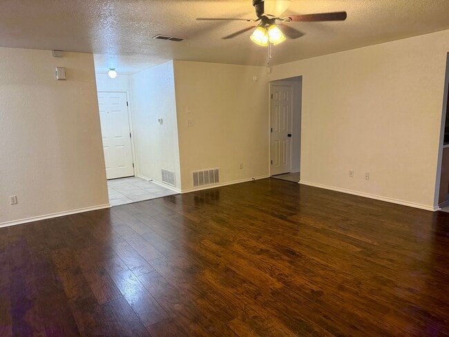 Building Photo - 1215 E Avenue H