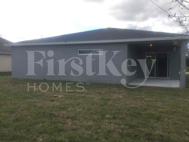Building Photo - 3549 SW Rosardo St