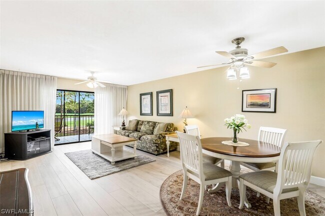 Building Photo - 228 Fox Glen Dr