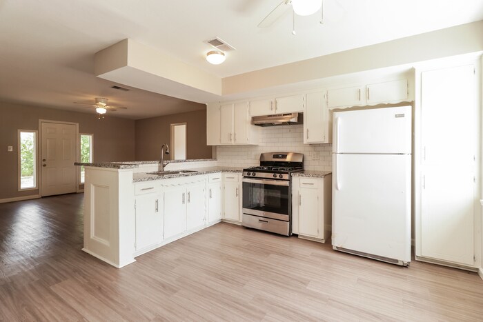 Building Photo - 742 Branding Iron Ln