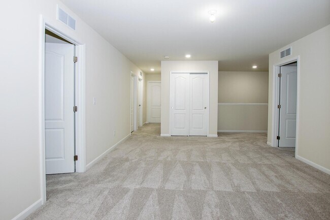 Building Photo - 717 Risdon Trail S