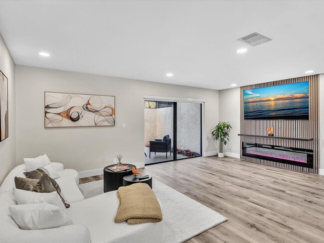 Building Photo - 1381 NW 99th Ave