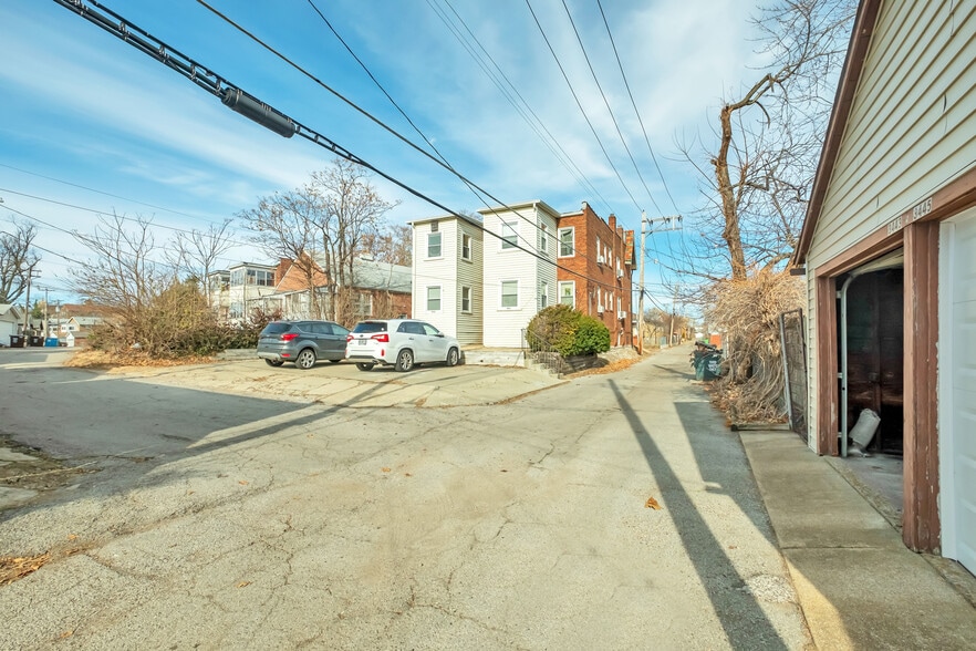 Spacious open alley with no trash dumpster behind property. - 3443 Lawn Ave