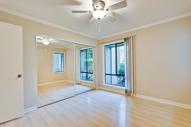 Building Photo - 2/2 Downstairs Condo in a Great Location Nestled Behind EBAY in The Hamilton Corners Community