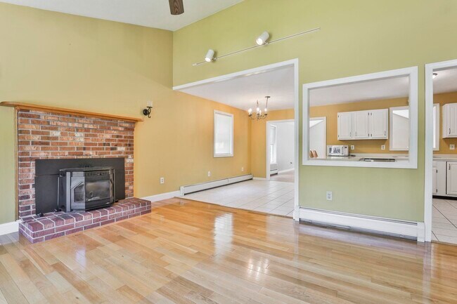 Building Photo - 76 Groton Rd