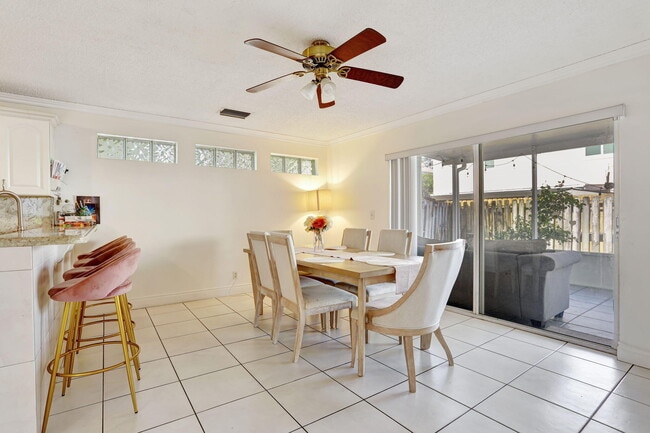 Building Photo - 3385 Seabreeze Ln
