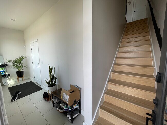 Building Photo - 2919 W 23rd Ave