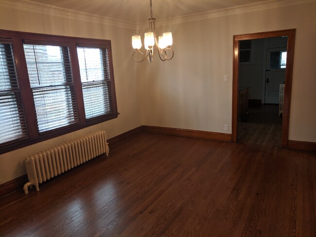 Building Photo - 1430 Maple Ave