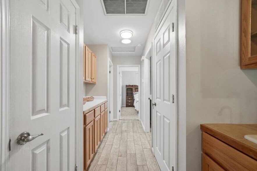 Building Photo - 7501 Uplands of the Kern Dr