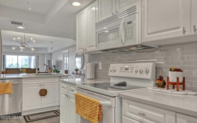 Building Photo - 4670 Links Village Dr