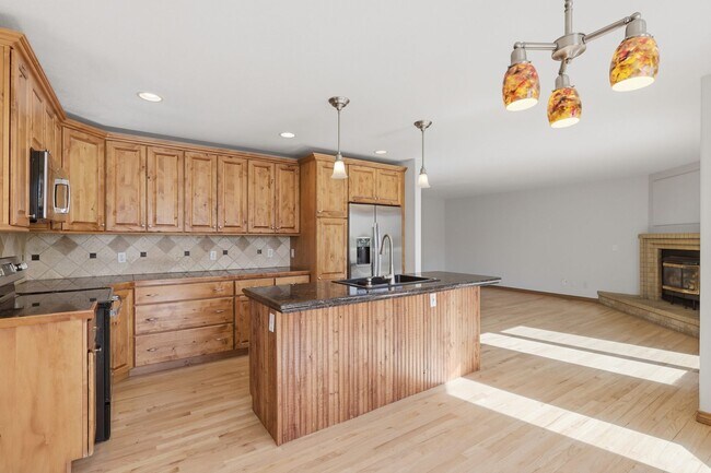 Building Photo - 4 Bed 2.5 Bath Home in Plum Creek of Castle Rock