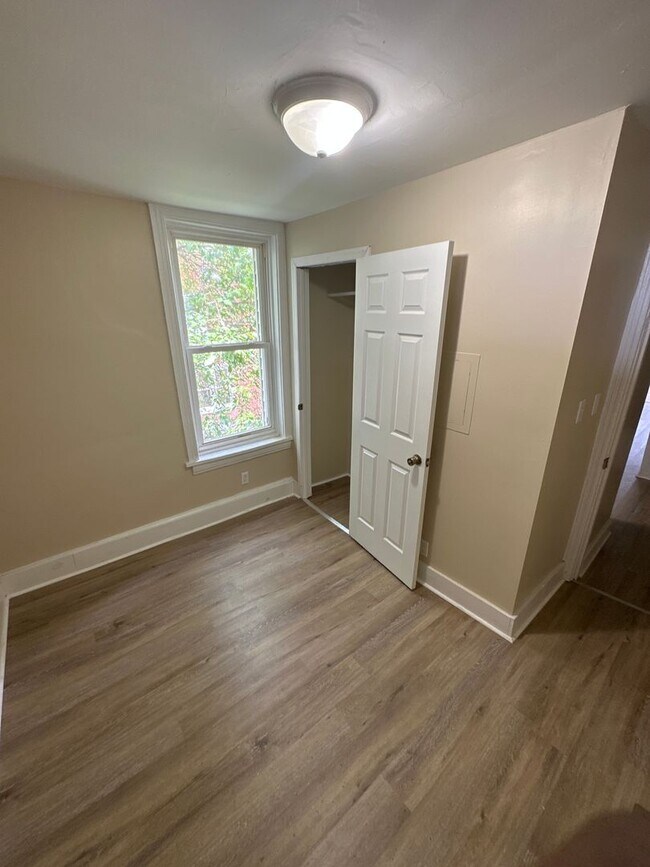 Building Photo - Spacious 4-bedroom uptown Harrisburg