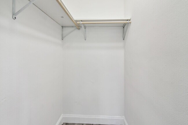 Building Photo - 528 Manor Dr